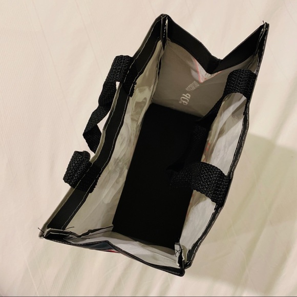 ✨ GIGI HADID GUESS BAG ✨ - Picture 4 of 5